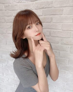 Sae Kanzaki Instagram - アイドル辞めた記念に断髪💇🏻‍♀️
聖子ちゃんカット🫰🏻🫰🏻🫰🏻

定期的に通ってるサロンのおかげで
髪サラサラだね、よく食べるのに体型変わらんねって言ってもらえる🥹❤️

人生で1回でも多く可愛いって言われたいと思ってる私が定期的に通ってるサロン記しとくね！

🫧髪➭ @ankhcross_official で @yuma.025 さんに💇🏻‍♀️

めちゃめちゃ繊細なところまで拘ってくれるし細かいお願いも聞いてくれる🙇🏻‍♀️
ブリーチせずにここまで明るくしてくれるのも嬉しい👏🏻💛
エクステが自毛よりサラサラ😭😭😭

🫧体➭ 大切な日の前に必ず駆け込む @sorriso_ryuichi 🧖🏻‍♀️

くびれ作ってください
足細くしてください
小顔になりたい
ニキビ治して

とか無謀なお願いしても本当にやってのけちゃうゴッドハンド竜一さん😂👏🏻
集中ケアしたいなら絶対ここ！
疲れもとれて痩身効果、肌荒れ防止効果があるすごいところ！！

どちらも私の紹介だと安くなる＆メンズOKなのでお得に美活してください🕊🌈

#ちゃんさえメスりょく