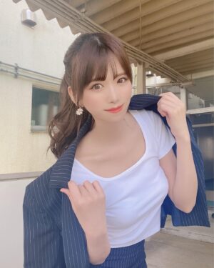 Sae Kanzaki Instagram - どーも、元恵比寿マスカッツの神崎紗衣です。笑

わたしからご報告を…

私の芸能活動はマスカッツあってのものだったので8月末をもって全てのお仕事を終了します！

実は全員卒業が決まるよりも前に
8月のライブで卒業したいですとマッコイさんに伝えてました。

初代さんが大好きで入ったマスカッツ、絶対に解散までいる！って決めてたのに
アイドル(アイドルではない？笑)人生の終え方にも拘るようになっちゃってて。

それほどマスカッツとファンのみんなが愛しい宝物だったんだなって思います🤝🏻❤️

ま、結局最後までいれたのも神様が味方してくれたと思い込もう🤭笑

濃ゆい20代だった〜！！
想像なんてできないほどの貴重な経験ばかりさせて頂きたくさん愛して頂いた芸能界に悔いはありません！！

ということで最後に会えるのは
8/28 12:00~13:00 ラファエルオーナーのもとOPENしたカレーパン屋"小麦の禁断症状"一日店長になりそうです🍞💛

最後まで愛してくれたら嬉しいな🤭💕💕

#神崎紗衣ターンエンド