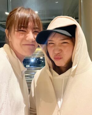 Sae Miyazawa Instagram - 🐹
今までもかけがえのない時間を共にしてきたけど
これからのお互いの人生も1分でも2分でも3分でも
一緒に過ごせたらいいなって。😊
笑ったり泣いたり、笑いすぎて泣いたり、しようねっ。
いつもそばにいてくれてほんとうにありがとう。
そしていつか、一緒にライブしようぜっ！！
おめっとーーーーーー大親友よ👯‍♀️ @chiyu3u