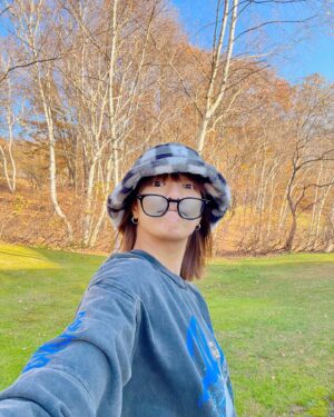 Sae Miyazawa Instagram - もう、秋、終わった、ね、、🍂
．
#エネルギーチャージキャンペーン活動真っ只中
#悩みも捨てて休みたいけどそうはいかず
#暴飲暴食と気圧で胃痛に悩まされ中