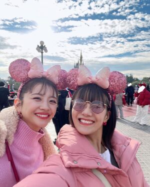 Sae Miyazawa Instagram - 👭💕
あーちゃんと行ってきましたパルパルーザ！
ドレスコードはピンクでした🎀
エントリー受付は全外ししたけどそれもイイ思い出です。
夢の国にたくさんの笑い声と笑顔置いてきました〜☺︎

やっと行けたね楽しすぎたね〜〜🤭
@kisaki_airi 🫶BIG LOVE!!🫶
.
#みそじーず 💌
#朝9時から夜9時まで遊び倒して喋り倒した
#あーちゃんが車で送迎もしてしてくれた 😭🫶ｱﾘｶﾞﾄｳ
#東京ディズニーランド 
#disneyland