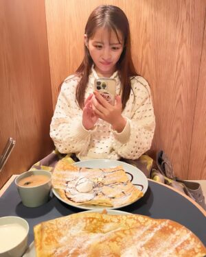 Sae Miyazawa Instagram - 3ヶ月振りに会ったら2人とも歳を重ねてたよ〜🪴
クレープ美味しかったね〜
たらこイカウニ納豆パスタも美味しかったね〜
おしゃべり楽しすぎたね〜
すきすきビーム！🫶✨
．
#みそじーず
#💌