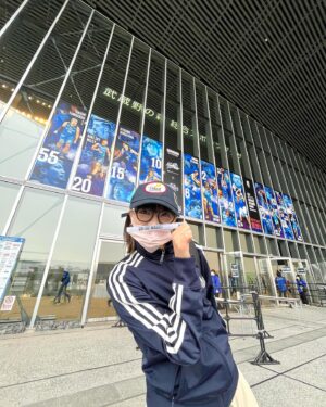 Sae Miyazawa Instagram - ⛹🏻‍♂️💨
東京でのホーム戦2days応援行ってきました。
一勝一敗でしたがめちゃめちゃ熱い試合でした…
何より東京でスサノオ応援できたのが嬉しかった…！
ブースターの盛り上がりも素晴らしかった…
バスケ最高！スサノオ最高！！です！！
@shimane_susanoo_magic_official 🐉🔥
.
#BLEAGUE
#島根スサノオマジック
引き続き応援します！GO!GO!MAGIC!✨