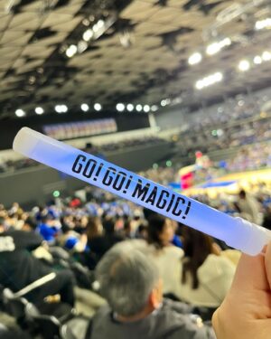Sae Miyazawa Instagram - ⛹🏻‍♂️💨
東京でのホーム戦2days応援行ってきました。
一勝一敗でしたがめちゃめちゃ熱い試合でした…
何より東京でスサノオ応援できたのが嬉しかった…！
ブースターの盛り上がりも素晴らしかった…
バスケ最高！スサノオ最高！！です！！
@shimane_susanoo_magic_official 🐉🔥
.
#BLEAGUE
#島根スサノオマジック
引き続き応援します！GO!GO!MAGIC!✨