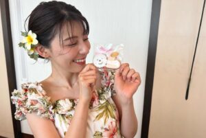 Saeko Kamimura Instagram - .
.
先日、同期の宇内アナの結婚式がありました。

梨沙とは大学一年生の時からの付き合いなので、
会ったことはなくても話しで聞いたことがある
参列者の方ばかり✨
みんなでお揃いのシャツやワンピースを着て、
心温まる素敵な時間を共有することができました☺️🌺

親友が同期でもあるなんて、どれだけ心強いことか。
入社10年目ですが、一緒に採用してくれたTBSにも
梨沙にも、感謝の気持ちは増すばかりです✨
私にとっても幸せな一日になりました😊