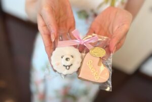 Saeko Kamimura Instagram - .
.
先日、同期の宇内アナの結婚式がありました。

梨沙とは大学一年生の時からの付き合いなので、
会ったことはなくても話しで聞いたことがある
参列者の方ばかり✨
みんなでお揃いのシャツやワンピースを着て、
心温まる素敵な時間を共有することができました☺️🌺

親友が同期でもあるなんて、どれだけ心強いことか。
入社10年目ですが、一緒に採用してくれたTBSにも
梨沙にも、感謝の気持ちは増すばかりです✨
私にとっても幸せな一日になりました😊