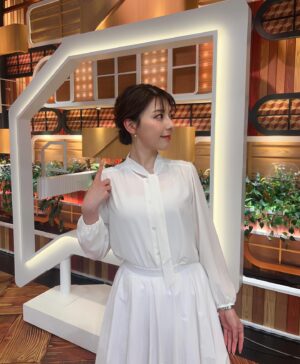 Saeko Kamimura Instagram - .
.

金曜日のnews23の衣装です🤍🤍
今週もご覧いただきありがとうございました！

news23衣装提供
ブラウス、スカート... coupdechance