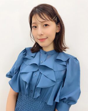 Saeko Kamimura Instagram - .
.
今日から2月がスタート。
おすすめ番組を紹介するPick up!  BS-TBSは、
こちらの衣装とヘアメイクです。

アクセサリーはつけず、
ヘアピンスタイルにしてもらいました☺️

今月もよろしくお願いします！