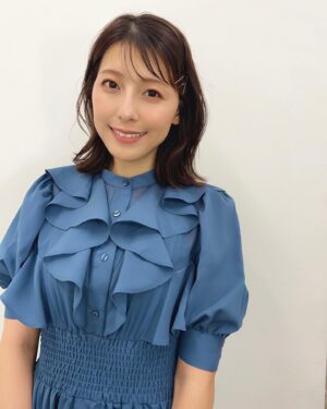 Saeko Kamimura Instagram - .
.
今日から2月がスタート。
おすすめ番組を紹介するPick up!  BS-TBSは、
こちらの衣装とヘアメイクです。

アクセサリーはつけず、
ヘアピンスタイルにしてもらいました☺️

今月もよろしくお願いします！