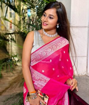 Sahana Shetty Instagram - 💗

Saree: Mysore Silk Udyog

#sahanian #sahana_shetty #instapost #instsgood