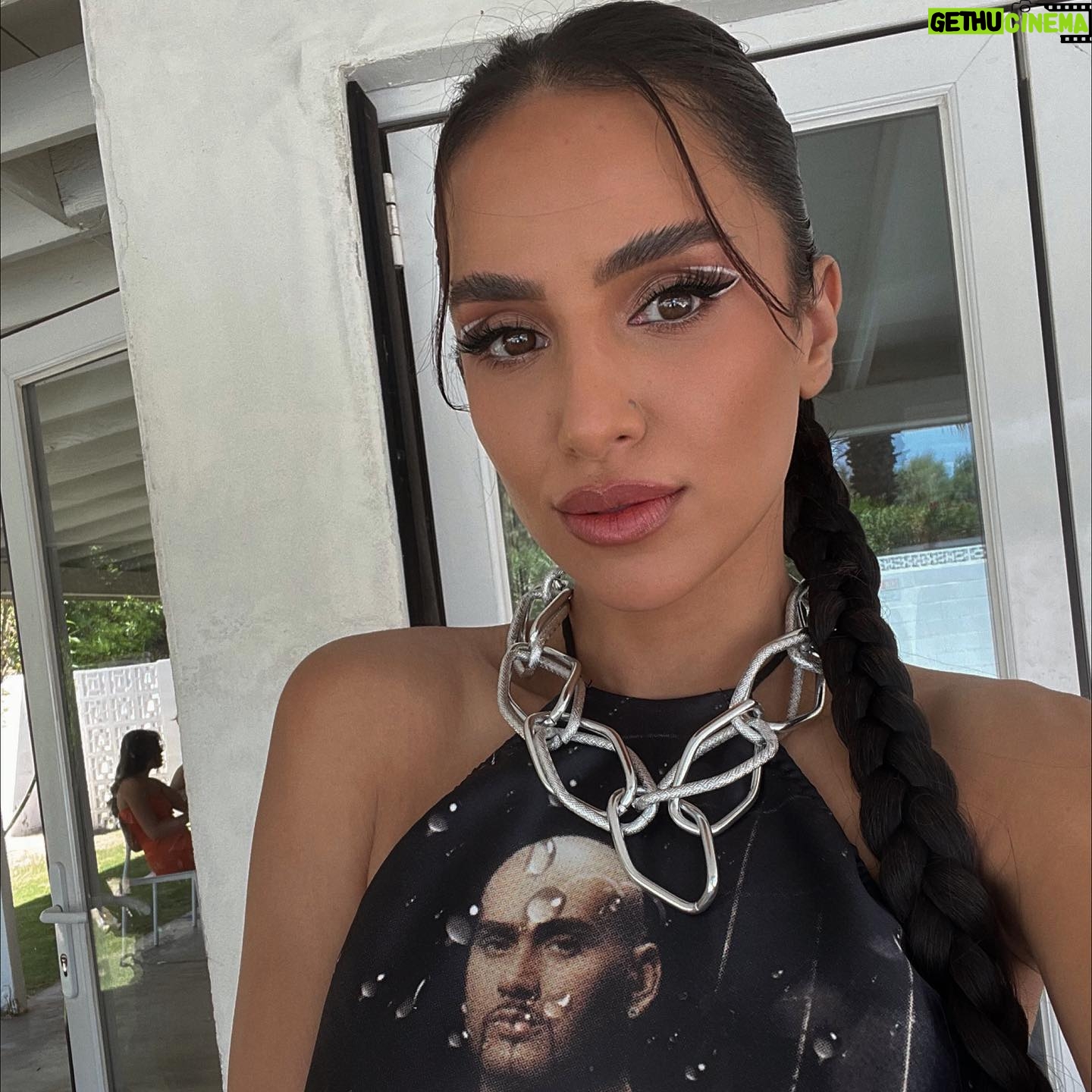 Sahar Golestani Instagram - Weekend ✌🏽day ✌🏽 | #coachella . . S/o @trashyclothing for the perfect top 😎