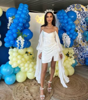 Sahar Golestani Instagram - I had the most ✨magical✨ italian themed bridal shower 🍋. I was really showered with love, I’m so lucky to have such wonderful friends 💙💛 4 more days till the big day! 
.
.
 Special thanks to @itssabzi my little hostess and visionary. @officialavamae for the most beautiful backdrop and @rimafakih for helping bringing it all to life 💛 also still drooling over my caviar table 🤤