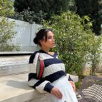 Sahar Golestani Instagram - Happy 🐣🥚🐰 LA weather is giving cable knit sweaters and mini skirts 🌥️