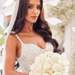 Sahar Golestani Instagram - I can’t stop the wedding content, it’s okay if you’re sick of me 😂 🤍 . Makeup @ash_kholm Dress @yasminsbridal Planner @edgar_hay_events Florals @designbyfourseasons Hair @eliaraadelia Tan @isabelalysa Photo @yasminekateb