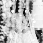 Sahar Golestani Instagram – My first look ☺️ 👰🏻♀️. I had the best team in the world. Filled with culture and love, I wouldn’t have it any other way 🤍
Dress @yasmin.mallah @yasminsbridal
Flowers @designbyfourseasons
Planner @edgar_hay_events
Makeup @ash_kholm
Hair @eliaraadelia
Tan @isabelalysa
Photo @yasminekateb
Photo @virisayong
Photo @megankelleyphotography