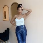 Sahar Golestani Instagram – 2023 has been a rollercoaster so far 😂. House flood ✅ moving in 5 days ✅. But how cute is my outfit?
.
.
@sheinofficial @shein_us promo code: SNX515
Pants: 11259094
Top: 10273488
#sheinforall #sheinholidayseason #sheinpartner
