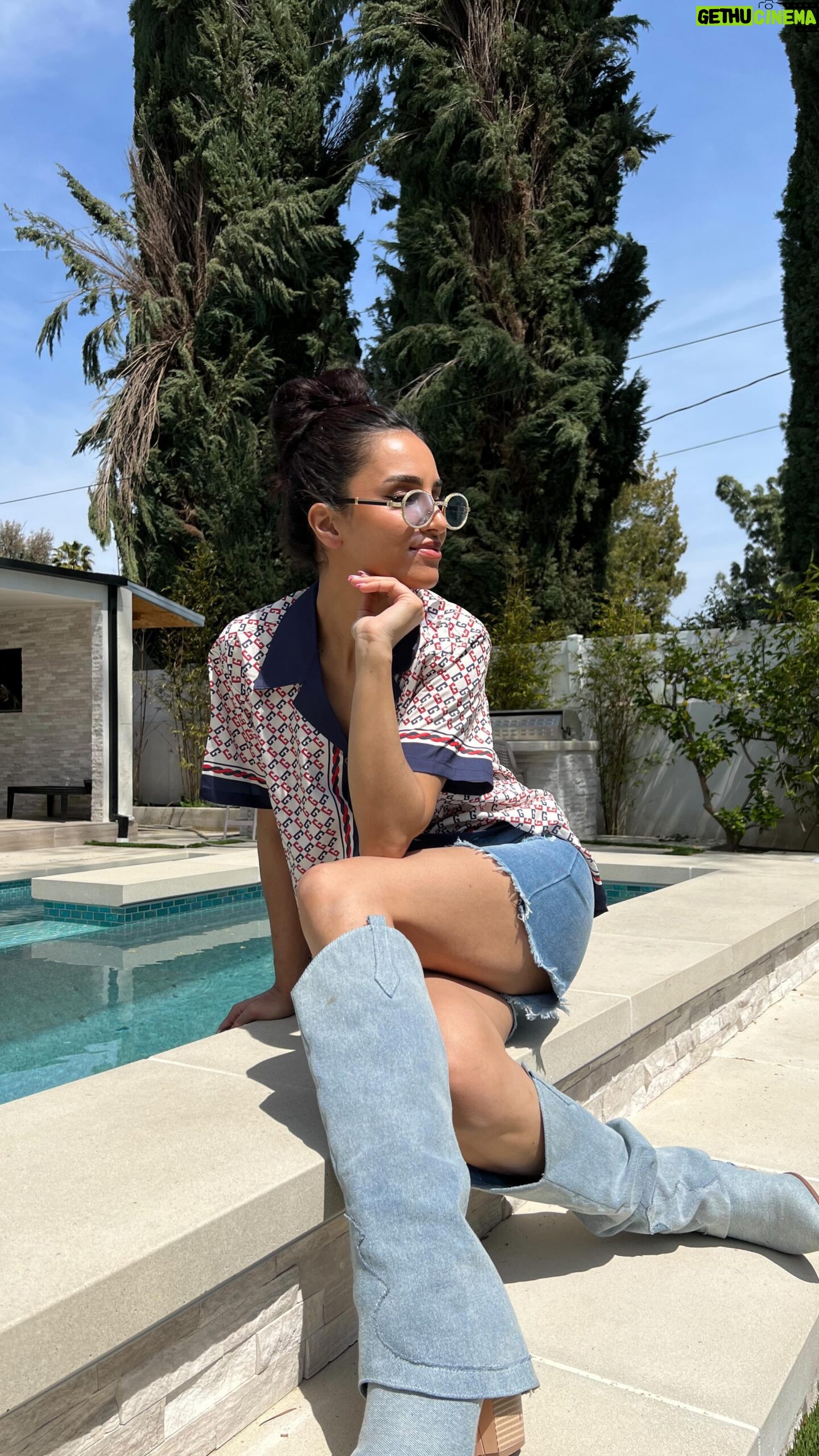 Sahar Golestani Instagram - Is summer finally here!?! This is the longest LA “winter” I’ve endured 😅. I’m ready to complain that it’s too hot ☀️☀️