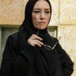 Sahar Valadbeygi Instagram - 🤍 هربار بعد از تجربه‌ی از دست دادنی گمان می‌بریم دیگر زنده نخواهیم ماند اما زنده می‌مانیم. طغیان می کنیم، فرو می ریزیم اما زنده می مانیم. این نه از بی تفاوتی و سنگدلی ماست که از خاصیت انسان بودن است. انسان بودن‌، یعنی ادامه دادن و ادامه دادن. زندگی یک مقصد بی انتهاست و تنها ذره‌ای اُمید برای زنده ماندن است که ما را می‌کشاند و می‌برد به ناکجاها، به جایی که نمی‌دانیم کجاست و چه اتفاقاتی پیش روی ماست. اصلا انسان بودن همین است‌. آزمون و خطا و ندانستن اینکه بعد از هر از دست دادنی چه چیزهایی در انتظارمان خواهد بود و همین ندانستن، تنها دلیل برای ادامه دادن است. باید ادامه داد و ادامه داد و ادامه داد…🤍 #حاتمه_ابراهیم_زاده #دلنوشته ‏@hatameh_ebrahimzadeh #زندگی #آغاز #شروع #مقصد #امید #سحر_ولدبیگی #سحرولدبیگی #عکس @payamshadpoor