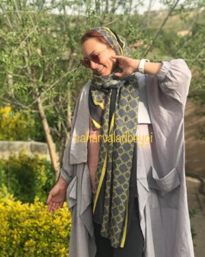 Sahar Valadbeygi Instagram - همهمه‌ی درونی تفکر معادل با سر و صدای بیرونی‌ست.
سکون درونی معادل با سکوت بیرونی‌ست.

هرگاه سکوتی در پیرامونت وجود دارد، به آن گوش بسپار.

یعنی فقط آن را ببین و به آن توجه کن.

گوش دادن به سکوت، بُعد سکون را در درون تو بیدار میکند، زیرا فقط از طریق سکون است که میتوانی به سکوت آگاه شوی.

ببین که در لحظه توجه به سکوت پیرامونت فکر نمیکنی.آگاه هستی، اما فکر نمیکنی.

تکه‌ای از کتاب «سکون سخن میگوید»
نویسنده‌ : اکهارت تُله  #اکهارت_تله #سکوت #کتاب #طبیعت #من #تو #ما #کتاب_بخوانیم #کتابخوانی @khoobpub #امید #سحرولدبیگی  @bvsis