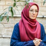 Sahar Valadbeygi Instagram - 🤍 سکوت کنیم تا بشنویم قرار است زندگی چه بگوید، چون فقط در سکوت حرف میزند. صبور باشیم که گفتنش، زمان میبرد چون زندگی هیچ عجله ای برای صحبت‌هایش ندارد. و اعتماد کنیم به روشی که با ما سخن میگوید، با رابطه‌ها و موقعیت‌هایی که سر راهمان قرار میدهد. #متن #پونه_مقیمی @_poune_ #سکوت #زندگی #اعتماد #خوشنام #سریال #کارگردان @alirezanajafzadeh1 #سحرولدبیگی #سحر #سحر_ولدبیگی #عکس @payamshadpoor
