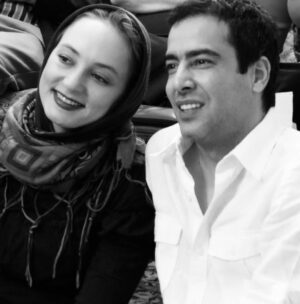 Sahar Valadbeygi Instagram - حیات را ببین ؛

تمام ابعاد و وسعتش را خوب نگاه کن

در حباب غرور نمان ؛ که دوام نخواهی آورد

لبخند را دریغ نکن و مهربانی را برای روز دیگری نگه ندار

زندگی ؛ را نگاه کن

پرستو زارعی @parastoozareiy 
#پرستوزارعی #دلنوشته #پرستو_زارعی #دلنوشته_خاص 
#زندگی #مهربانی #لبخند #نگاه #نیمافلاح #سحرولدبیگی  #آلبوم #نگین_معتضدی  @neginmotazedi.official ❤️