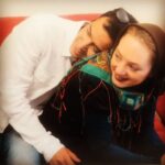 Sahar Valadbeygi Instagram - هر روز از خودت بپرس هر کس هر جای جهان خوبی کند، نبض زمین بهتر می زند، خون در رگهای خاک بیشتر می دود و چیزی به زندگی اضافه می شود. و هر کس هر جای جهان بدی کند، تکه ای از جان جهان کنده می شود، گوشه ای از تن زمین زخمی می شود و چیزی از زندگی کم می شود. هر روز از خودت بپرس امروز بر زندگی افزودم یا از آن کاستم؟ نپرس امروز خوب بود یا بد؟ بپرس امروز خوب بودم یا بد؟ زیرا زندگی، پاسخ هر روزه همین پرسش است... #عرفان_نظرآهاری #آلبوم_گردی_به_جای_بیرون_گردی #سحرولدبیگی #نیمافلاح #آلبوم #عکس_قدیمی #عکس #جهان #خانه #من #تو #ما