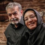 Sahar Valadbeygi Instagram - 🌟 باید راهی یافت، برایِ زندگی را زندگی کردن، نه فقط زندگی را گُذَراندَن .. باید راهی یافت، برایِ صبح ها با اُمید چَشم گُشودَن، برایِ شب ها با آرامشِ خیال خوابیدن.. اینطور که نمیشود، نمیشود که زندگی را فقط گذراند ، نمیشود که تمام شدنِ فصلی و رسیدنِ فصلی جدید را فقط خُنَکایِ ناگهانیِ هوا یادَت بیاورد، نمیشود تا نوکِ دماغَت یخ نکرده حواسَت به رسیدنِ پاییز نباشد.. اینطور پیش بِرَوی یک آن چَشم باز میکنی خودَت را میانِ خزانِ زردِ زندگی ات میابی ، و یادت هم نمی آید چطور گذَرانده ای مسیرِ بهاری و سبزِ زندگی ات را.. اصلا خدا را هم خوش نمی آید، راهَت داده به دنیایَش که نقشَت را ایفا کنی، یک روز خوبُ حتی یک روز بد ، یک روز شیرینُ حتی یک روز تلخ ، یک روز آرامُ حتی یک روز پُرهیاهو ، وظیفه ی تو زندگی را با تمام و کمالَش زندگی کردن است، با تمامِ سِکانس هایِ تلخ و شیرینَش.. نمیشود که همه اش خسته باشی و سَرِ سکانس هایِ تلخ بهانه بیاوری و گوشه ای به قهر کِز کنی و بازی نکنی .. حق داری که خستگی ات را در کنی، اما حق نداری که دیگر مسیر را ادامه ندهی .. اینطور که نمیشود، تا دیر نشده باید راهی پیدا کرد، باید زندگی را زندگی کرد. #سمانه_ملک_پور #خوشنام #سریال #سرگرمی #سکانس #نقش #فصل #زندگی @alirezanajafzadeh1 #کارگردان #عکس @payamshadpoor #حمیدلولایی @hamid.lolaee #سحرولدبیگی