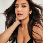 Sahher Bambba Instagram - 🩶 . 📸 : @frontrowgypsy Styled by & makeup by : @beautybypriyansha @priyanshaxoxo Assisted by : @makeupby.pratikshaa Hair : @antergallactic