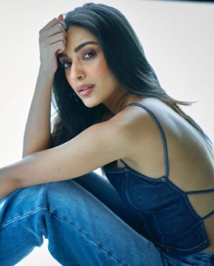 Sahher Bambba Instagram - 🫶🏻
. 

.
📸 : @rohnpingalay
Styled by : @akankshakawediastyle
Makeup : @simua_996
Hair : @harsh.pawar