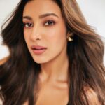 Sahher Bambba Instagram - 🩶 . 📸 : @frontrowgypsy Styled by & makeup by : @beautybypriyansha @priyanshaxoxo Assisted by : @makeupby.pratikshaa Hair : @antergallactic