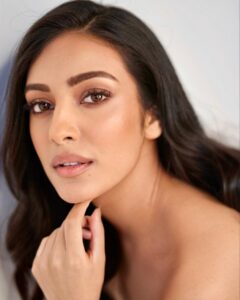 Sahher Bambba Instagram - क्लोज़ अप 🌝 . . 📸 : @rohnpingalay Styled by : @akankshakawediastyle Makeup : @simua_996 Hair : @harsh.pawar