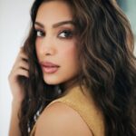 Sahher Bambba Instagram - I 👀 you 📸 : @frontrowgypsy Styled by & makeup by : @beautybypriyansha @priyanshaxoxo Assisted by : @makeupby.pratikshaa Hair : @antergallactic