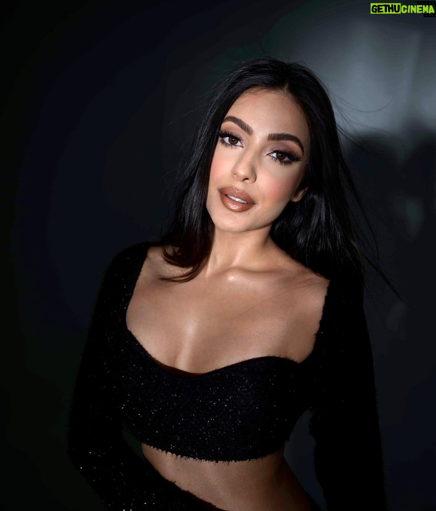 Sahher Bambba Instagram - 🌚 . . 📸 : @palashsverma Styled by : @sheefajgilani Wearing @labelmanikananda Makeup : @makeupbynyrika Hair : @hairloom_by_akanksha