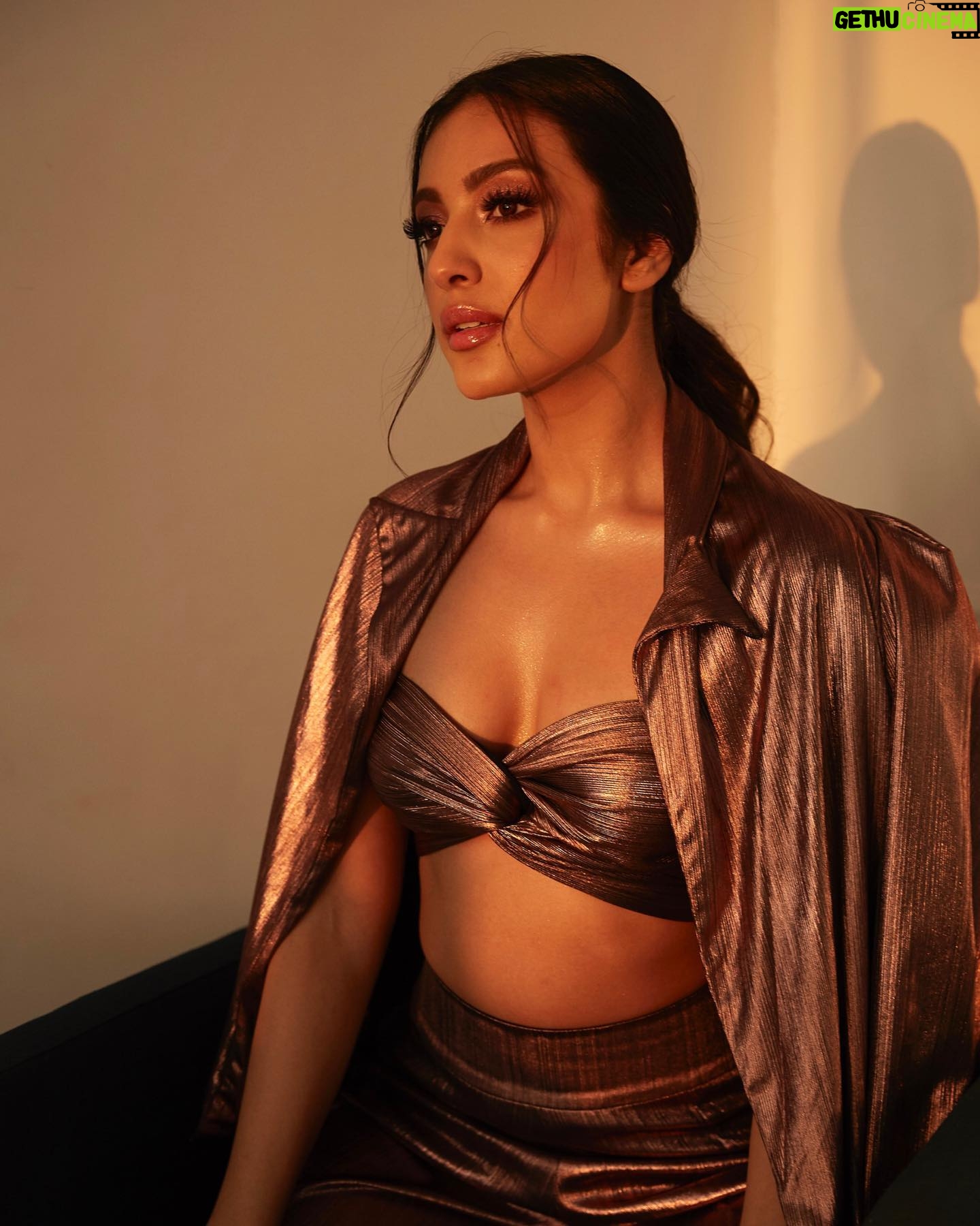 Sahher Bambba Instagram - Hi 👋 . . 📸 : @shannonmikhaillobo @publicbutterindia Mua : @makeupbynyrika Hair : @hairloom_by_akanksha Styled by : @nidhijeswani Assisted by : @nirikshapoojary_ Wearing : @deepikaaroralabel