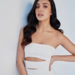 Sahher Bambba Instagram - 🕊️ . . 📸 : @rohnpingalay Styled by : @akankshakawediastyle Makeup : @simua_996 Hair : @harsh.pawar