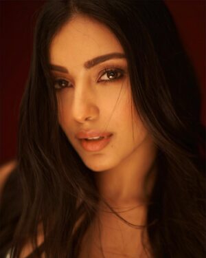 Sahher Bambba Instagram - 🫶🏻
.

.
📸 : @rohnpingalay
Styled by : @akankshakawediastyle
Makeup : @simua_996
Hair : @harsh.pawar