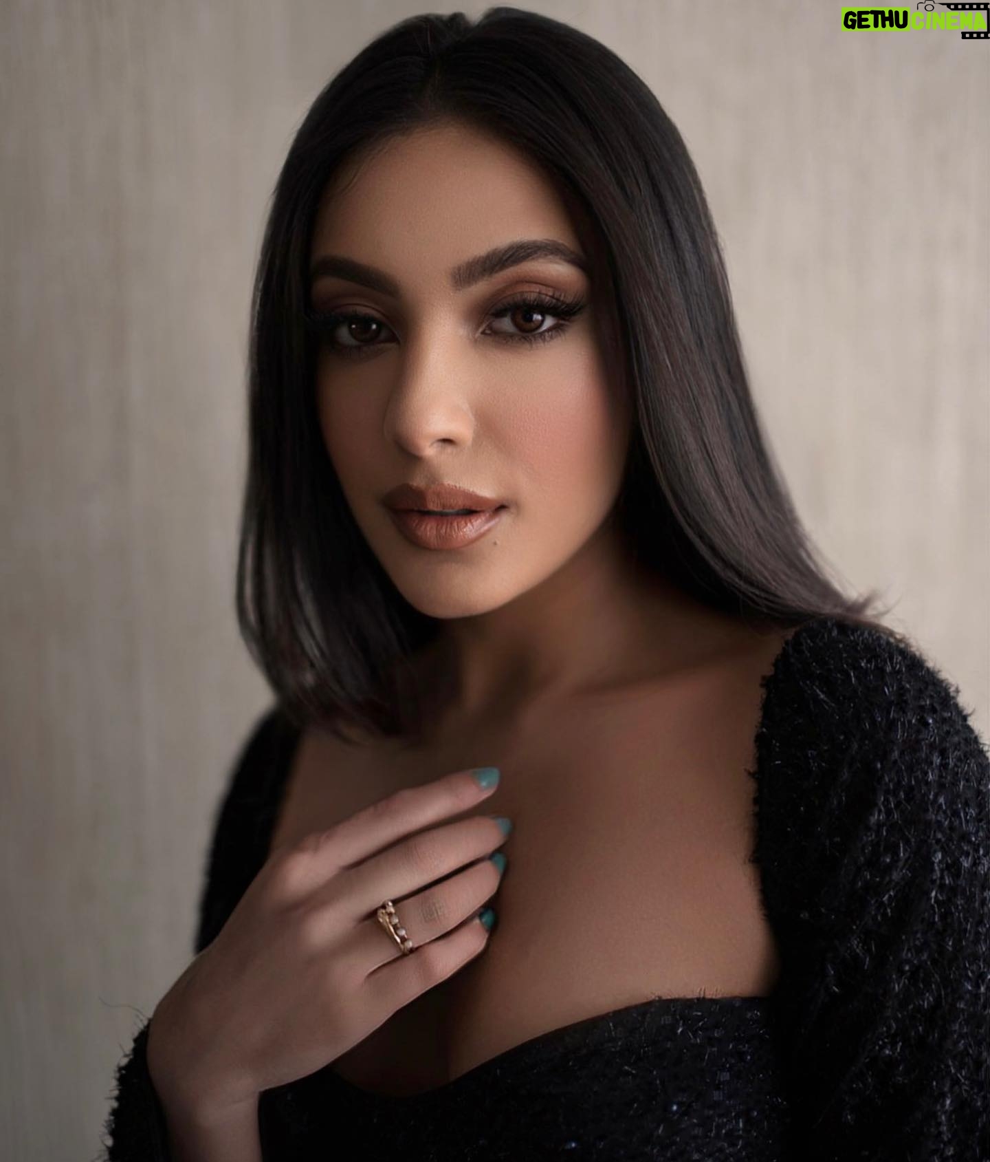 Sahher Bambba Instagram - 🌚 . . 📸 : @palashsverma Styled by : @sheefajgilani Wearing @labelmanikananda Makeup : @makeupbynyrika Hair : @hairloom_by_akanksha