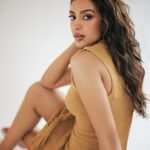Sahher Bambba Instagram – 🦁💛

.
📸 : @frontrowgypsy
Styled by & makeup by : @beautybypriyansha @priyanshaxoxo
Assisted by : @makeupby.pratikshaa
Hair : @antergallactic