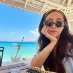 Sahiba Bali Instagram - Khubh Jamaica rang, sab saath bethenge teen yaar- 🌊🍹💁🏻‍♀️