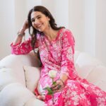 Sahiba Bali Instagram - Told them I love Lucknow ki Chicken Curry… cuuuutest kurtis from @houseofchikankari.in 🤍✨