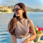 Sahiba Bali Instagram - Thought I was in Udai-pur Lake como lag raha hai? 🌤🌻🏞 @rahullsharma luxe photography