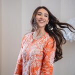 Sahiba Bali Instagram - Told them I love Lucknow ki Chicken Curry… cuuuutest kurtis from @houseofchikankari.in 🤍✨