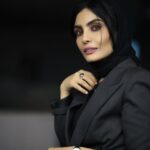 Sahra Asadollahi Instagram – آغاز اکران اسپاسم در سینماهای هنر و تجربه.اسپاسم را در باکس نوروزی اتاق فرار در سینما تماشا کنید.ما پنج فیلمساز منتظر حمایت شما ودیدن فیلم هایمان در سینماها هستیم.
در آستانه اکران فیلم “اتاق فرار” در گروه سینمایی هنر و تجربه، از پوستر این باکس سینمایی رونمایی شد.

اتاق فرار، بسته پیشنهادی ما برای “نوروز” است؛ ما از شما می‌خواهیم در کنار ما به تماشای روایت‌های کوتاه ۵ شخصیت بنشینید که هرکدام به نوعی در حال فرارند؛ شخصیت‌هایی که می‌خواهند با خروج از این “اتاق فرار”، چیزی را “نو” کنند: یک زندانی، یک فراری محکوم به اعدام، یک نقاش خیالی، یک هنرجوی بازیگری و یک دزد.

خوشحال می‌شویم اگر در این تجربه ما را یاری کنید و در صورتی که باکس ما را پسندیدید، آن را به دوستان خود پیشنهاد دهید.

شروع اکران از چهارشنبه ۲۳ اسفندماه در سینماهای هنر و تجربه در سراسر کشور. برای تهیه‌ بلیت می‌توانید به سایت سینماتیکت (تیوال؟) مراجعه کنید.

Photo:
@ssr1378 
@raaha_hashemiy

Stylist:@zeenastylish