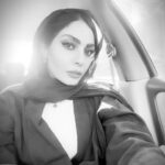 Sahra Asadollahi Instagram - خاطرات هم میمیرن!!میدونستی...امروز هرچی تو ترافیک به مغزم فشار آوردم که چرا چند سال پیش تو این خیابون پشت چراغ زار زدم یادم نیومد...هرچی به مغزم فشار آوردم چرا اون شب برفی انقدر خوشحال بودم بازم یادم نیومد....فقط حس و حال اون لحظه یادمه...همین..نه بیشتر...عجیبه واقعا....امروز هرچی به مغزم فشار آوردم یه تیکه کلامی که چند سال قبل به دوستم میگفتیم و میخندیدیم رو به یاد بیارم،نشد!!!فهمیدم خاطراتم هم دارن میمیرن...و این مهم ترین ،دردناک ترین و البته قشنگ ترین اتفاقیه که واسه آدمیزاد میفته....در واقع سال هاشنیدم ادما راجع به از دست رفته هاشون میگن خاک سرده...ولی واقعیت اینه که خاطره های اون ادم دارن میمیرن.!