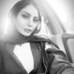 Sahra Asadollahi Instagram - خاطرات هم میمیرن!!میدونستی...امروز هرچی تو ترافیک به مغزم فشار آوردم که چرا چند سال پیش تو این خیابون پشت چراغ زار زدم یادم نیومد...هرچی به مغزم فشار آوردم چرا اون شب برفی انقدر خوشحال بودم بازم یادم نیومد....فقط حس و حال اون لحظه یادمه...همین..نه بیشتر...عجیبه واقعا....امروز هرچی به مغزم فشار آوردم یه تیکه کلامی که چند سال قبل به دوستم میگفتیم و میخندیدیم رو به یاد بیارم،نشد!!!فهمیدم خاطراتم هم دارن میمیرن...و این مهم ترین ،دردناک ترین و البته قشنگ ترین اتفاقیه که واسه آدمیزاد میفته....در واقع سال هاشنیدم ادما راجع به از دست رفته هاشون میگن خاک سرده...ولی واقعیت اینه که خاطره های اون ادم دارن میمیرن.!