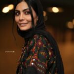 Sahra Asadollahi Instagram - فیلم سینمایی "شماره ۱۰"  قصه تنها فرار موفق  از زندان در ماجرای جنگ تحمیلی است و با ۱۱ نامزدی و کسب ۴ سیمرغ بلورین در چهل و یکمین جشنواره بین المللی فیلم فجر بیشترین جایزه سیمرغ بلورین در بخش سودای سیمرغ را از آن خود کرد. مجید صالحی، حسام منظور، سیامک صفری، بهرنگ علوی، مهدی زمین پرداز، صحرا اسداللهی و احمد کاوری در این فیلم به نقش‌آفرینی می‌پردازند. Clothes:@zigzagscarf @mantozigzag Photo: @soroushmn_ @sepide.abdolhay @raha_haashemi @aminhashemi.71 @rezasadr.art @photomaryam_ @fatemeebrahimi24 @@nazaninsheykhpour__ @gh.khalifeh