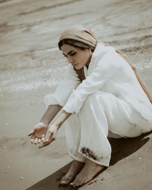 Sahra Asadollahi Instagram - زندگی چیه به جز تلو تلو خوردن بین رنج و امید!!!!
Photo:@neginnosratiii💫💚