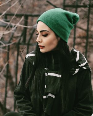 Sahra Asadollahi Instagram - به حد مرگ امیدوار بودن چه شکلی است؟

بلد نیستم. تا حد مرگ امیدوار بودن را بلد نیستم. من همیشه یواشکی امیدوار بوده‌ام. همیشه یک جایی در پنهان‌ترین لایه‌های قلب و مغزم نور امیدی را دور از چشم همه روشن نگه داشته‌ام. نوری که حالا جدا به کورسویی پت‌پت کنان تبدیل شده ...

#اندوه_نزهت

Photo:@neginnosratiii