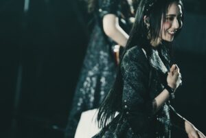 Saiki Atsumi Instagram - 𓇠
⁡
⁡
⁡
またあっという間に時は流れているのに
⁡
まだまだメイドの日余韻のわたしです
⁡
楽しそうなわたしをご覧になって
⁡
⁡
4枚目はMCの時だけど
KANAMIちゃんと話しながら「目が、目が大きいねぇ、本当にとてつもなくでかい、まんまるだぁ、どうなってんだ？瞳まで綺麗だなぁ、おっと！吸い込まれそう」と思っておりましたことをここに記録しとこ。そうしとこ
⁡
⁡
⁡
Thank you!
@pickles_0808
⁡
#bandmaid