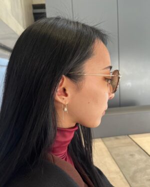 Saiki Atsumi Instagram - ❂
⁡
⁡
⁡
こんな暑苦しい日々なのに冬服！！！失礼しまーす
⁡
可愛いアクセサリー教えてもらったからね。お伝えしなきゃー！と思ってたのにね。
月日は流れ(また言ってるよ)今になってもうた！
ま。いいよねー
見てってよー
⁡
⁡
私の耳にいらっしゃるピアス！
可愛いね〜？そうだよね〜
わかる〜似合う〜
⁡
シルバーアクセサリー大好きだけどシルバーだけ所持しているわけではないんだよ〜？ってな。そんな中の一つです♡
⁡
ブランドは @onov_official_ ね。
⁡
ピアスの次に注目してほしいのはね。
私のあほ毛の凄さ(何故スタイリング剤を使用しなかったんでしょうね？この時の私に聞きたい)
そして耳にあるどんどん大きくなるほくろですね。あまりに順調にほくろが成長していくから心配になって診てもらったけど問題なしでした！
よかった〜
⁡
⁡
#bandmaid